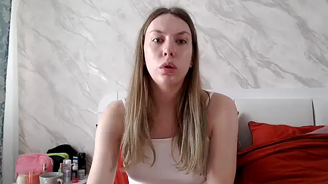 Snapshot of Scarlettford chatting on June 13, 11:41 am Scarlettford online show from June 13, 11:41 am