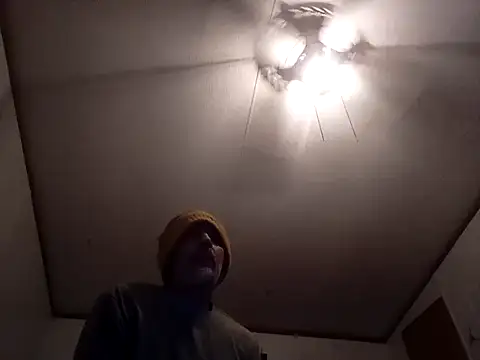 Snapshot of Xoc8_ chatting on December 7, 9:11 pm Xoc8 online show from December 7, 9:11 pm