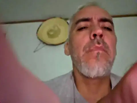 Snapshot of Xoc8_ chatting on May 9, 4:50 am Xoc8 online show from May 9, 4:50 am