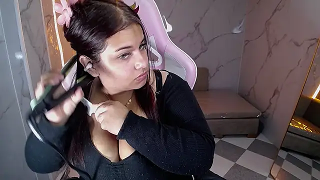 skeler lovd b  online show from October 30, 1:01 pm