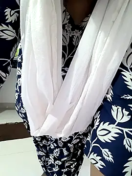 Snapshot of Selina_6 chatting on December 23, 11:57 am Selina 6 online show from December 23, 11:57 am