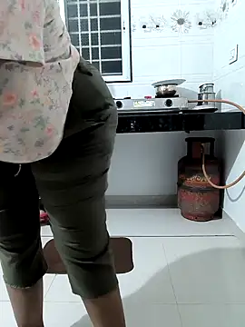 Snapshot of Selina_6 chatting on January 2, 3:19 pm Selina 6 online show from January 2, 3:19 pm