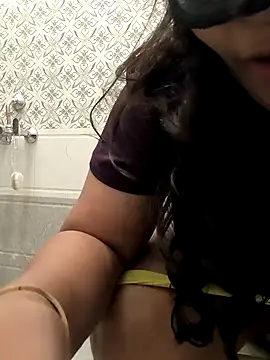 Snapshot of Selina_6 chatting on January 15, 11:51 pm Selina 6 online show from January 15, 11:51 pm