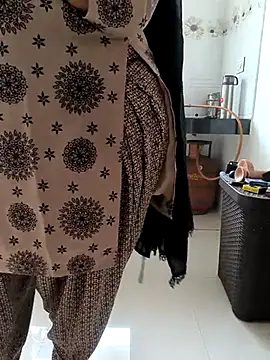 Snapshot of Selina_6 chatting on February 10, 4:19 am Selina 6 online show from February 10, 4:19 am