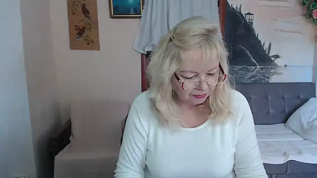 EvelynLoveShy online show from November 14, 7:40 am