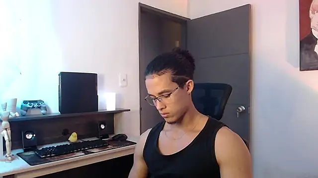 Snapshot of alejo_x3 chatting on December 4, 3:04 am alejo x3 online show from December 4, 3:04 am