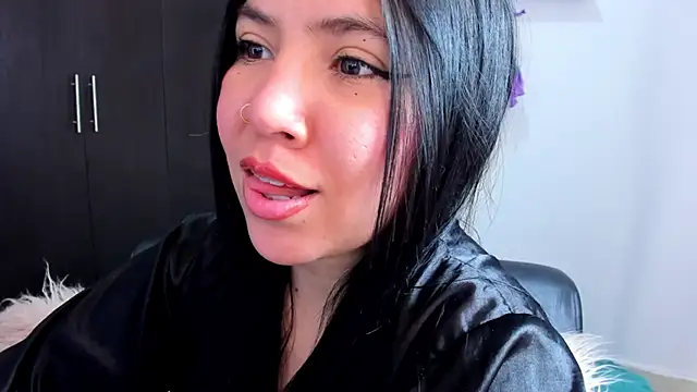 AilynRed online show from March 8, 9:40 pm