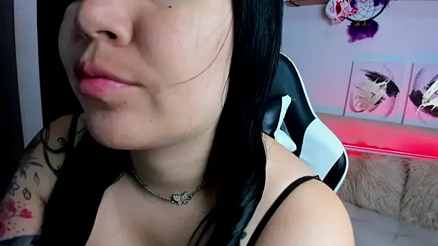 AilynRed online show from January 11, 1:32 am