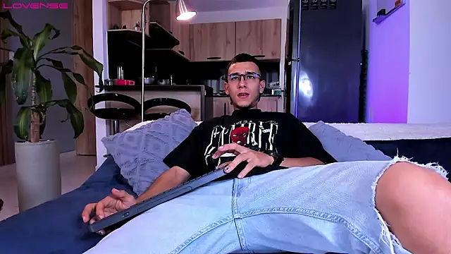 Snapshot of SymonPrince chatting on September 28, 8:25 pm SymonPrince online show from September 28, 8:25 pm