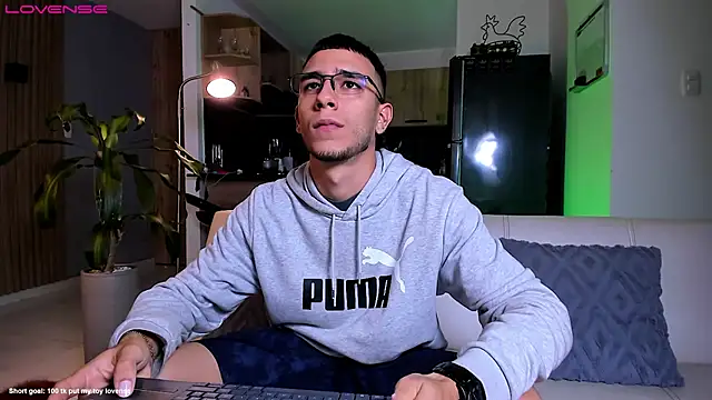 Snapshot of SymonPrince chatting on October 8, 8:06 pm SymonPrince online show from October 8, 8:06 pm