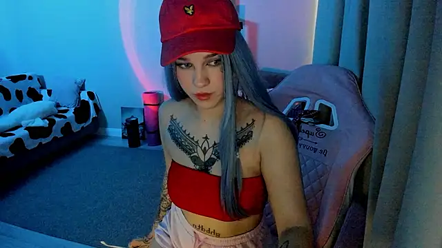 Snapshot of Ledy_WWWII chatting on December 3, 12:27 pm Ledy WWWII online show from December 3, 12:27 pm