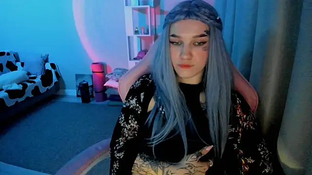 Snapshot of Ledy_WWWII chatting on December 3, 3:33 pm Ledy WWWII online show from December 3, 3:33 pm