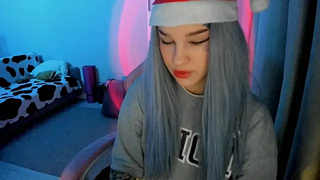 Snapshot of Ledy_WWWII chatting on December 8, 4:18 pm Ledy WWWII online show from December 8, 4:18 pm