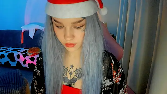 Snapshot of Ledy_WWWII chatting on December 10, 5:44 pm Ledy WWWII online show from December 10, 5:44 pm