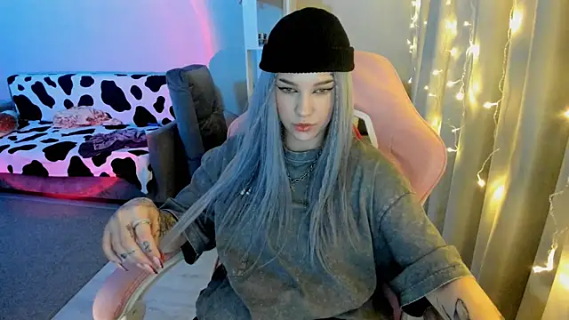 Snapshot of Ledy_WWWII chatting on December 21, 4:36 pm Ledy WWWII online show from December 21, 4:36 pm