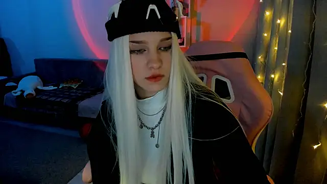 Snapshot of Ledy_WWWII chatting on December 26, 2:37 pm Ledy WWWII online show from December 26, 2:37 pm