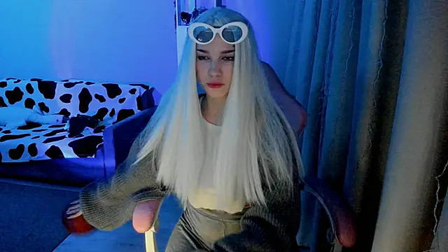 Snapshot of Ledy_WWWII chatting on January 5, 4:16 pm Ledy WWWII online show from January 5, 4:16 pm