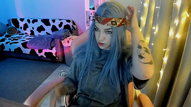 Snapshot of Ledy_WWWII chatting on January 17, 5:08 pm Ledy WWWII online show from January 17, 5:08 pm