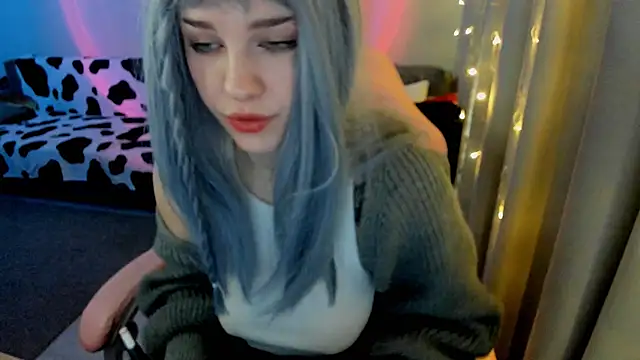 Snapshot of Ledy_WWWII chatting on January 18, 9:45 am Ledy WWWII online show from January 18, 9:45 am