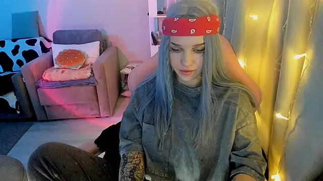 Snapshot of Ledy_WWWII chatting on January 19, 6:43 pm Ledy WWWII online show from January 19, 6:43 pm