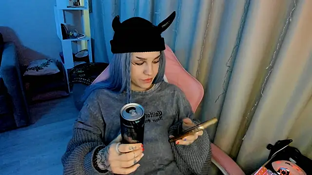 Snapshot of Ledy_WWWII chatting on January 22, 1:53 pm Ledy WWWII online show from January 22, 1:53 pm