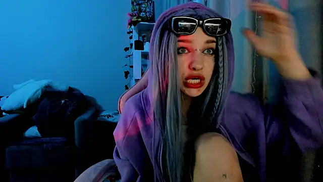 Snapshot of Ledy_WWWII chatting on January 30, 10:41 pm Ledy WWWII online show from January 30, 10:41 pm