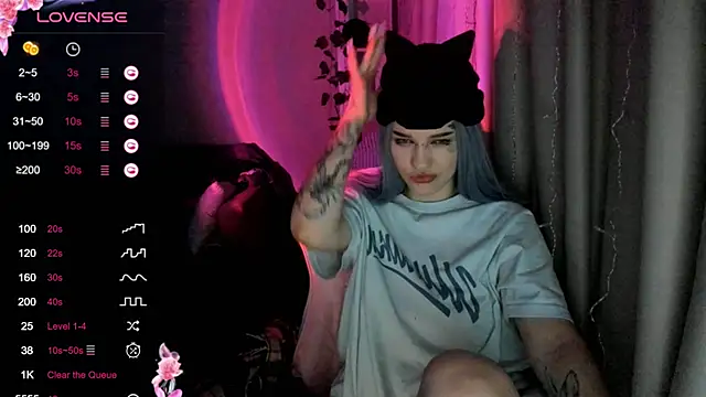 Snapshot of Ledy_WWWII chatting on February 15, 6:55 pm Ledy WWWII online show from February 15, 6:55 pm