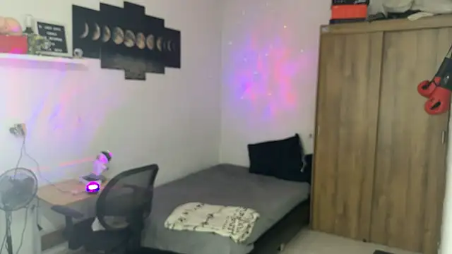 Kisan Smith online show from October 25, 2:52 am