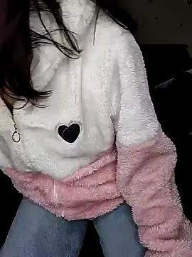 Snapshot of Leeeezzzz_roy chatting on December 18, 10:13 pm Leeeezzzz roy online show from December 18, 10:13 pm