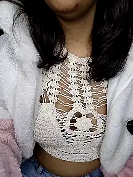 Snapshot of Leeeezzzz_roy chatting on December 22, 9:20 pm Leeeezzzz roy online show from December 22, 9:20 pm