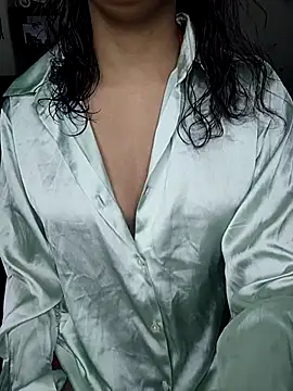 Snapshot of Leeeezzzz_roy chatting on February 14, 9:10 pm Leeeezzzz roy online show from February 14, 9:10 pm