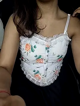 Snapshot of Leeeezzzz_roy chatting on February 20, 8:36 pm Leeeezzzz roy online show from February 20, 8:36 pm