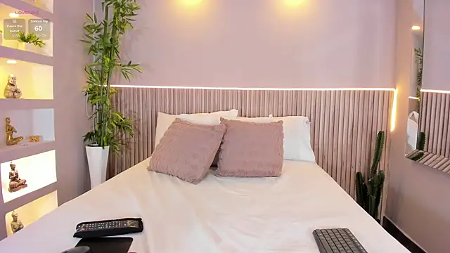 EmmilyCollson online show from December 3, 5:11 pm