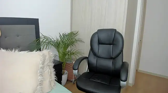 Snapshot of charlotte_tiller chatting on December 11, 8:39 pm charlotte tiller online show from December 11, 8:39 pm