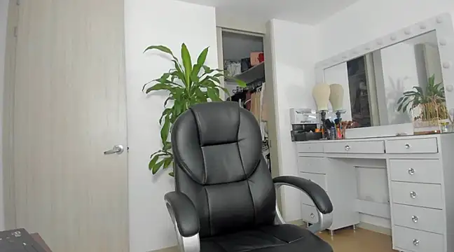 Snapshot of charlotte_tiller chatting on February 1, 11:48 pm charlotte tiller online show from February 1, 11:48 pm