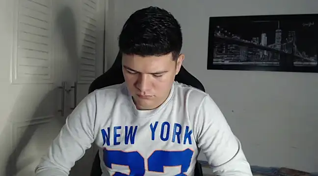 Snapshot of Plug_Control chatting on December 10, 4:02 am Plug Control online show from December 10, 4:02 am