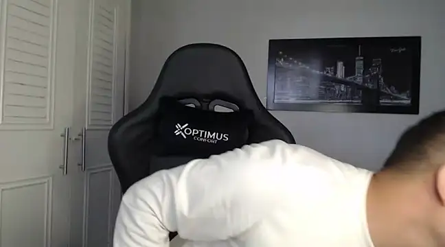 Snapshot of Plug_Control chatting on January 5, 4:38 pm Plug Control online show from January 5, 4:38 pm