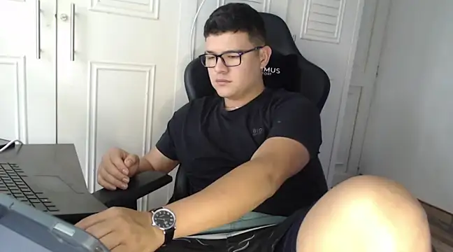 Snapshot of Plug_Control chatting on January 27, 7:03 pm Plug Control online show from January 27, 7:03 pm