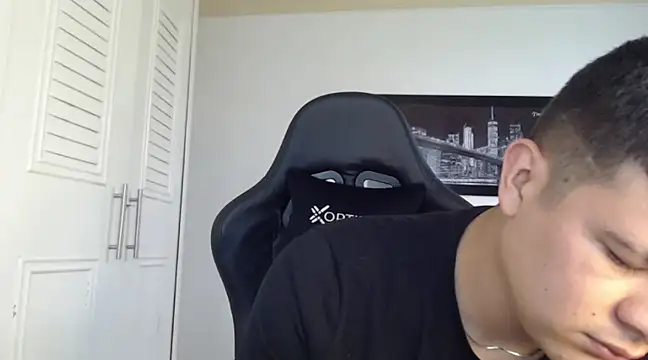 Snapshot of Plug_Control chatting on February 8, 4:04 pm Plug Control online show from February 8, 4:04 pm