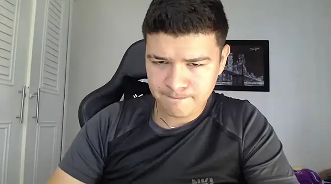 Snapshot of Plug_Control chatting on February 12, 3:16 pm Plug Control online show from February 12, 3:16 pm