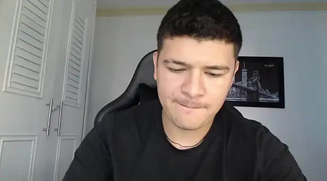 Snapshot of Plug_Control chatting on February 13, 5:11 pm Plug Control online show from February 13, 5:11 pm