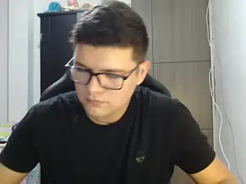 Snapshot of Plug_Control chatting on February 28, 6:20 pm Plug Control online show from February 28, 6:20 pm