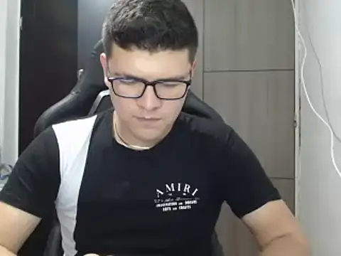 Snapshot of Plug_Control chatting on March 1, 6:43 pm Plug Control online show from March 1, 6:43 pm