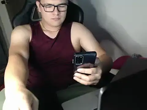 Snapshot of Plug_Control chatting on March 18, 4:26 am Plug Control online show from March 18, 4:26 am