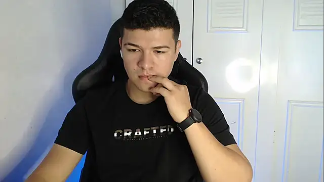 Snapshot of Plug_Control chatting on September 12, 4:51 pm Plug Control online show from September 12, 4:51 pm