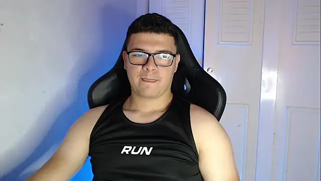 Snapshot of Plug_Control chatting on September 24, 4:21 pm Plug Control online show from September 24, 4:21 pm