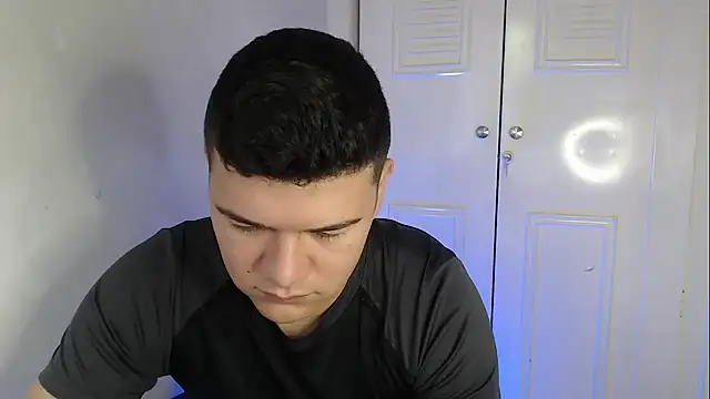 Snapshot of Plug_Control chatting on October 16, 2:07 pm Plug Control online show from October 16, 2:07 pm