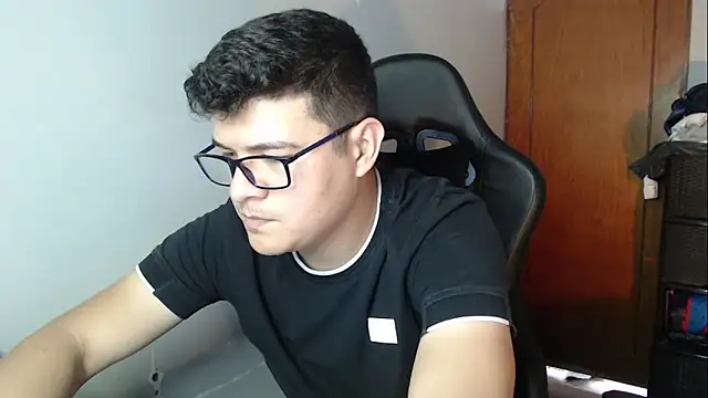 Plug Control online show from December 22, 5:43 pm