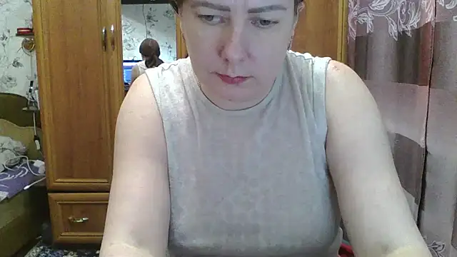 Snapshot of SophieNightAh chatting on February 2, 3:17 pm SophieNightAh online show from February 2, 3:17 pm