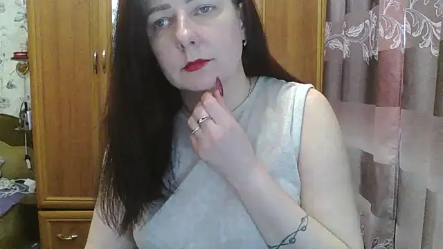 Snapshot of SophieNightAh chatting on February 3, 1:19 pm SophieNightAh online show from February 3, 1:19 pm
